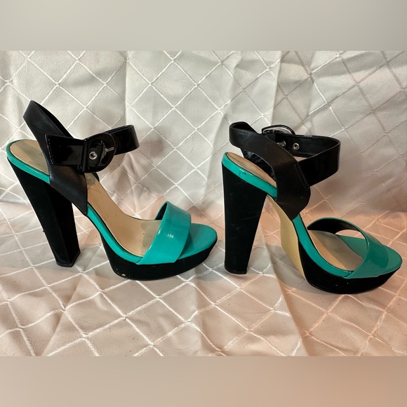 Le Chateau Black/Teal Platform Strappy Sandals, size 8.5 - Picture 5 of 14